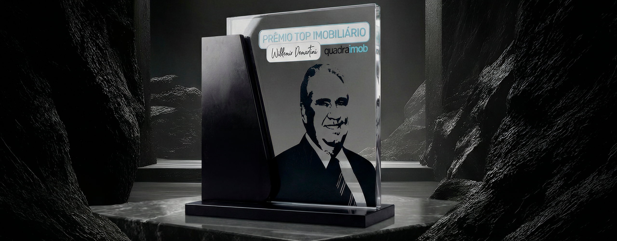 Base sendo premiada no Prêmio Top Imobiliário 2025.